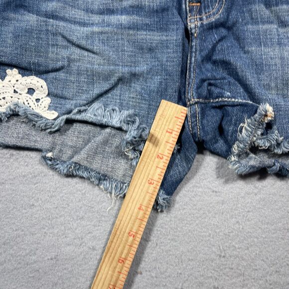 Lucky Brand Shorts Women 29 Distressed Cutoff Denim Lace Trim Blue Jean Y2K - Picture 4 of 10